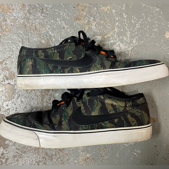 Nike Camouflage skate shoes - size 10 - in good condition (8/10) - Picture 3 of 5